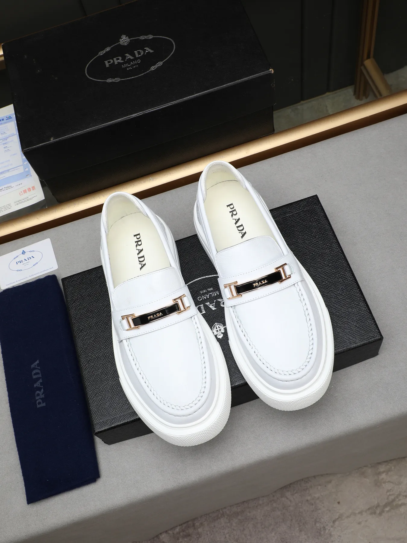 Men's Men's Shoes 💰500 Prada/Prada Men's new casual shoes, this upper is made of imported calfskin + sheep lining! The outsole is made of non-slip foam outsole, which feels good on your feet and is a fashionable and stylish item!  Size: 38-44 (45 customized)